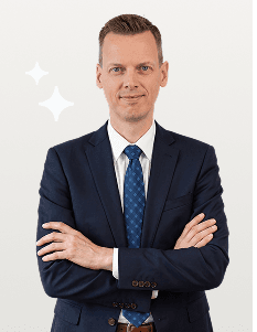 Portrait of Jay Spiro crossing his arms, a Senior Legal Consultant at Vistera